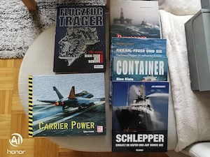 verschiedene Schifffahrts-Literatur über Versorger, Schlepper, Flugzeugträger, Containerschiffe usw.