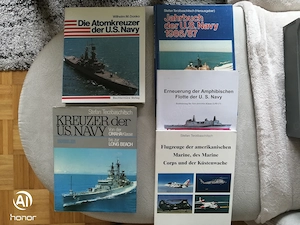 verschiedene Schifffahrts-Literatur über die U.S. Navy, Bücher, Zeitschriften von S. Terzibaschitsch