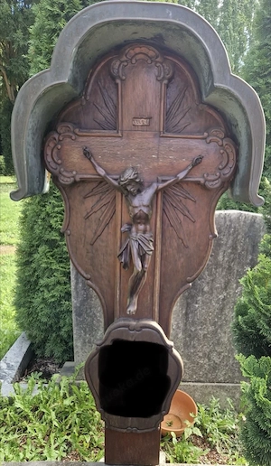 Grabkreuz mit kupferdach