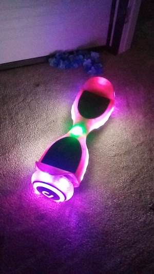 Neuer Hoverboard mit LED-Beleuchtung und Zubehör   100   VB