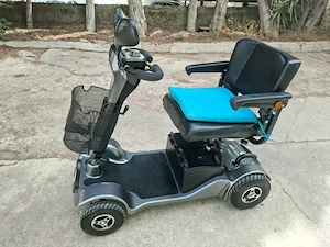 Ich verkaufe einen Sapphire 2 Scooter.