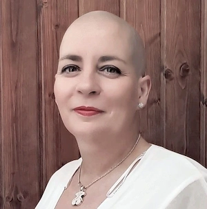 Mutige frau gesucht die sich den Kopf rasieren lässt