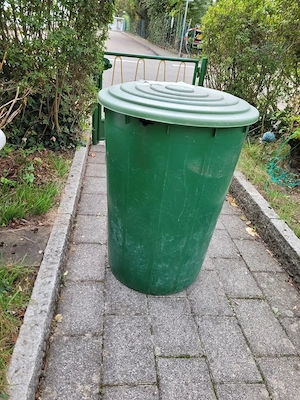 grüne Regentonne