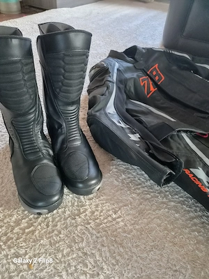 Neuwertige Motorrad-Kombi von FLM Gr. 52 & Daytona Stiefel Gr. 47