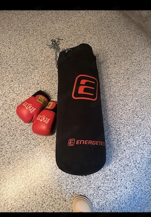 Boxsack 25 kg inkl. Handschuhe & Bandagen