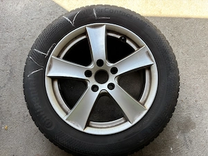 4 Winterreifen von Continental 205 60 R 16 auf Leichtmetallfelgen