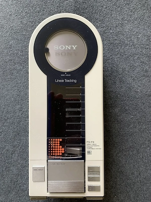 Sony PS-F9, Sony Flamingo, Vertikaler Plattenspieler von 1983, Design