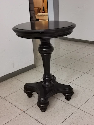 Runder Beistelltisch aus dunkelbraunem Holz (klassisch antik nachempfunden