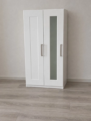 Weißer Hängeschrank