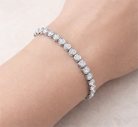 Tennisarmband mit Zirkonia in 925er Sterlingsilber.