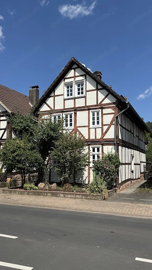 Saniertes Fachwerkhaus von 1780   159 m    Kaminofen   provisionsfrei
