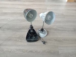 Dringend: 2x funktionierende Schreibtischlampen inkl. Leuchtmittel   zusammen nur 5 