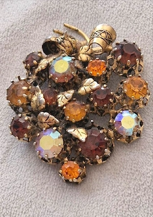 Goldene Brosche 