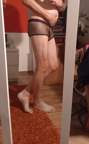 Er bi sucht einen ihn der dss auch ausleben möchte...