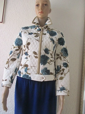NEU Elegant Romantik Rosen Blumen Blüten Flower Power Stepp Jacke FUCHS SCHMITT 36  S weiß blau