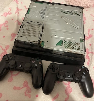 PS4 Set + 2mall Orig. Controller - Voll Funktionsfähig! Nur Heute ! 