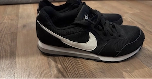 Nike Sneaker schwarz Gr. 37.5