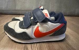 Nike Kinder Sneaker Größe 27.5