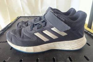 Adidas Sneaker in Größe 33