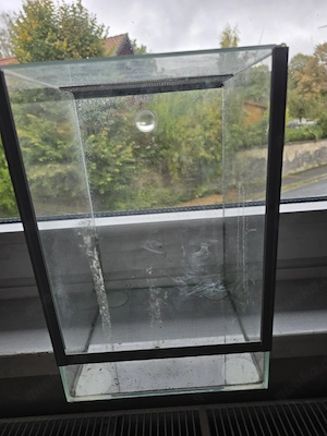 Hochterrarium Falltür 30x20x20. Leicht beschädigt