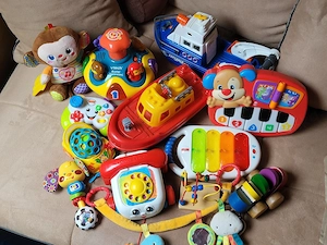 Baby- Kleinkinderspielzeug 