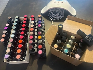 Großes Shellac-Paket: 61 Flaschen + alessandro-Nagellampe