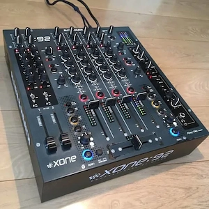 Allen & Heath Xone:92   Professioneller 6-Kanal-Club- DJ-Mixer XONE92   Neuwertiger Zustand (JP)