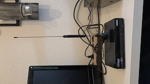 Medion 21,5"LED-Backlight-TV mit integriertem DVD-Player und einen DVB-T2 HD Receiver 