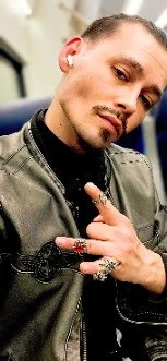 hot boyy sucht girl <3