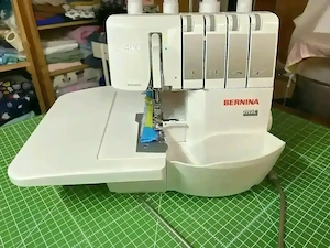 Overlock Bernina L 460 fast nagelneu