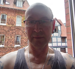 Suche kurzfristige Sextreffen mit spontanen Frauen wo sich beide komplett gehen lassen können!!