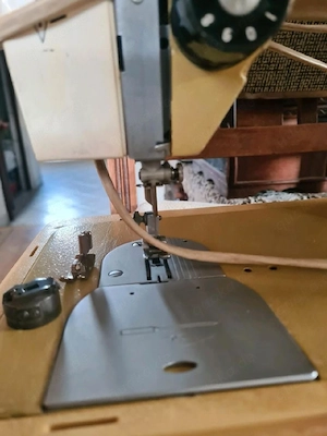 Veritas DDR Kastennähmaschine