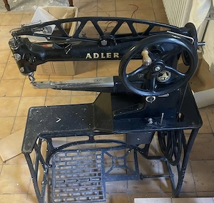 Schuhmacher- Ledernähmaschine Adler