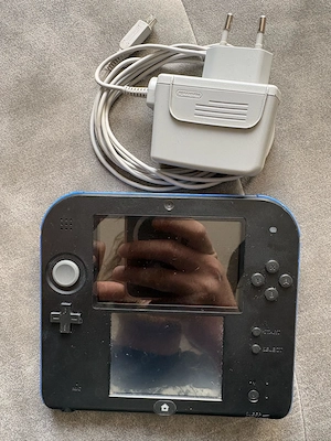 Nintendo 2DS Handheld Konsole & 3DS Spiele zu verkaufen 