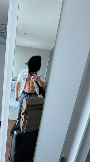 Muskulöser Mann mit 23 cm großem XXL-Penis sucht Frauen für Spaß