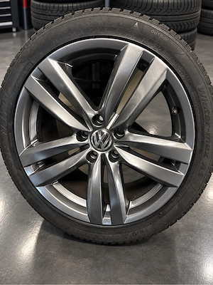 Original VW 18 Zoll Alufelgen mit Sommerreifen 235 40 R18