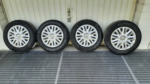 Top Winterreifen Michelin  195 65 15 mit Stahlfelgen und Radzierblenden