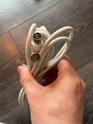Weißes Antennenkabel Koaxialkabel