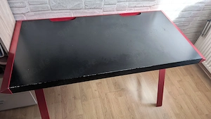 Gebrauchte Gaming Tisch an Selbstabholer zu verschenken