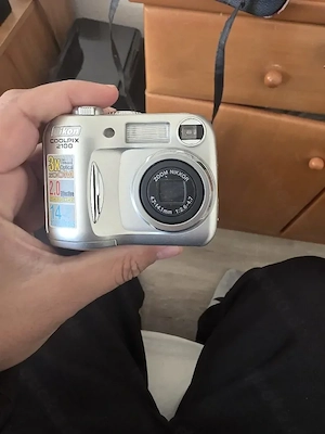 nikon coolplix 2100
