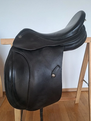 Dressursattel Maxima von Deuber und Partner 17,5 Zoll