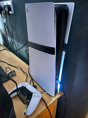 Sony PlayStation 5 Pro 2 TB mit DualSense Controller   Sehr guter Zustand