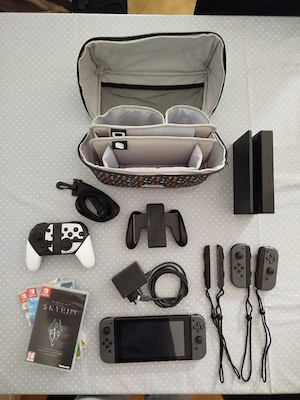 Nintendo Switch Komplett-Set + 4 Joy-Con + 3 Spiele + Zubehör