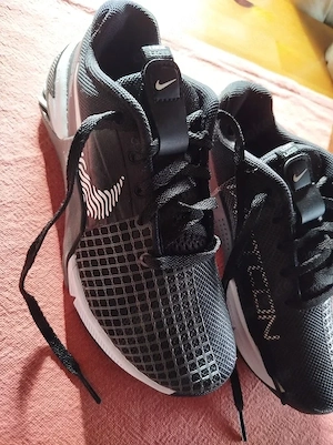 Nike Metcon 8 training sneakers