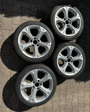 Verkaufe Hankook Winterreifen auf Alufelgen 225 45 R18 95V