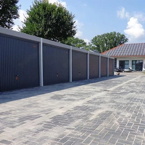 Garage mit Sektionaltor zu vermieten