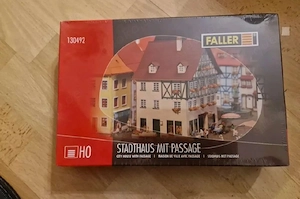 Faller Stadthaus mit Passage 130492 H 0