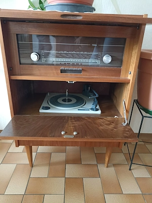 Antiker Musikschrank m. Plattenspieler und Radio f. Liebhaber