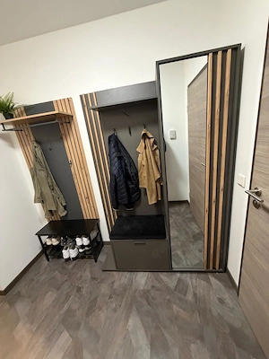 Garderobe, neuwertiger Zustand 
