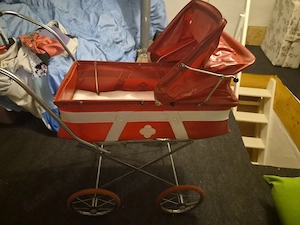 Antiker Puppenwagen